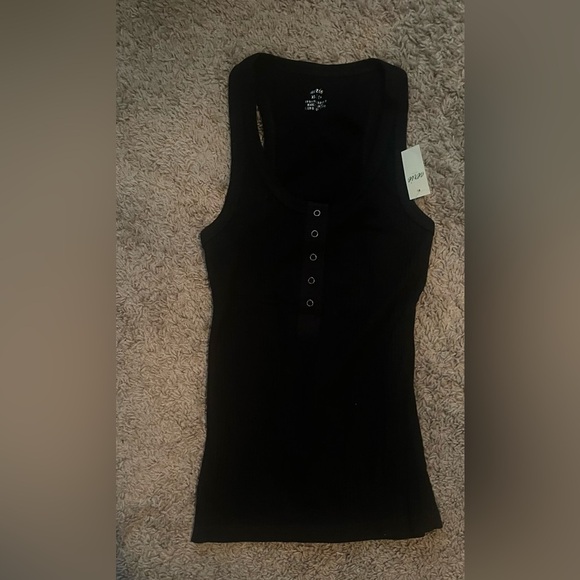 Arie
NWT 
Size XS
Women's Ribbed Tank Top Set - Black, Gray, and Peach - Picture 2 of 4